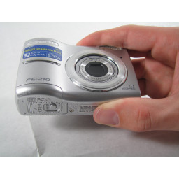 Извлечение батарей Olympus FE-210